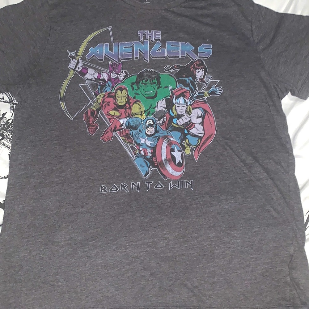 OLD NAVY AVENGERS TSHIRT SHORT SLEEVED SIZE LARGE IRON MAN HULK THOR AND MORE